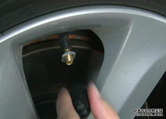 胎壓監(jiān)測(cè)更換電池